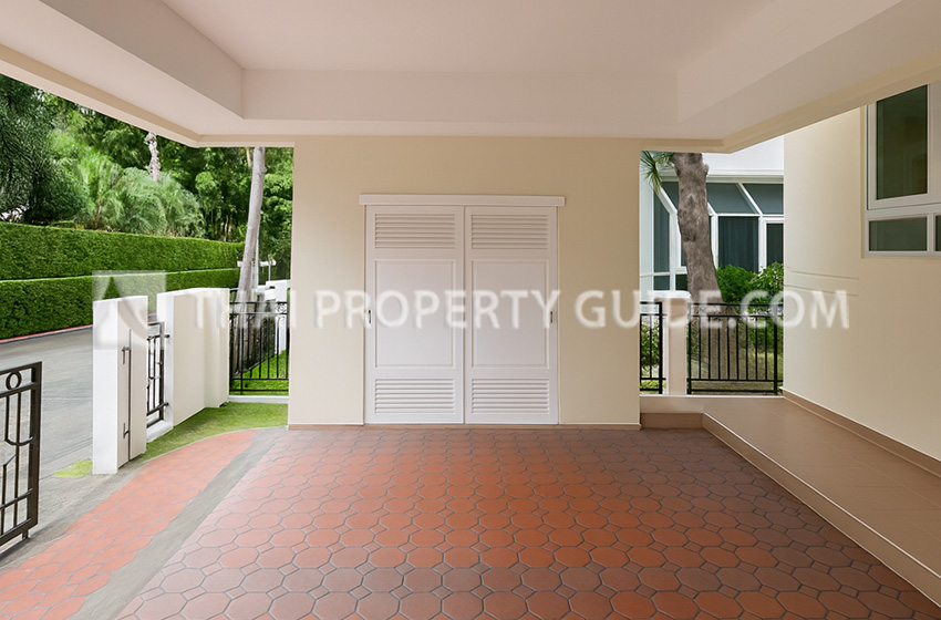 House with Shared Pool in Sukhumvit 